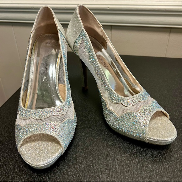 Hot Tomato Sz 7 Silver Glitter High Heels EUC - Picture 3 of 12